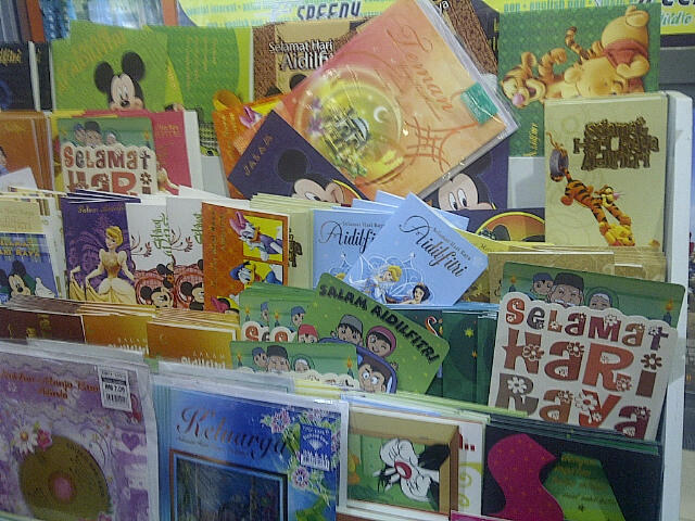 Benarkah Tradisi Mengirim Kad Raya Pupus?