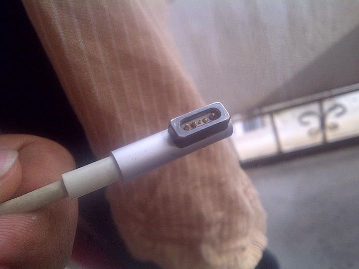 Apple 60W MagSafe Power Adapter, RM299
